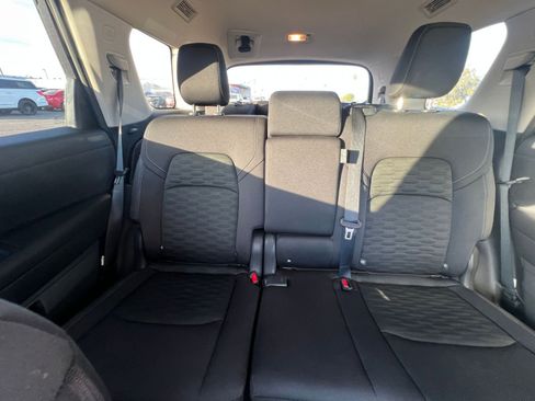 Used 2025 Nissan Pathfinder SV image 38