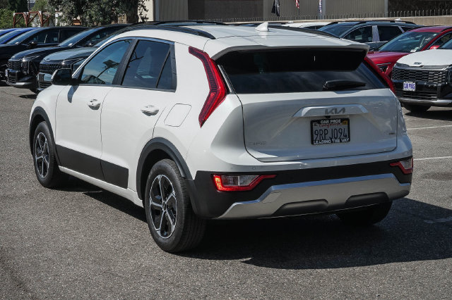 Certified 2025 Kia Niro EX FWD image 7