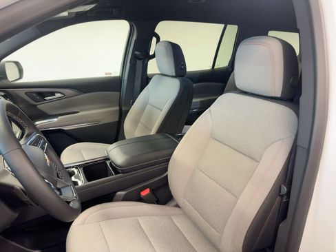 New 2025 Chevrolet Traverse LT image 4