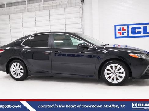 Used 2020 Toyota Camry LE image 4