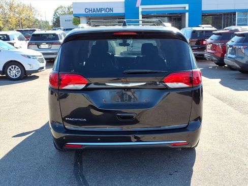 Used 2018 Chrysler Pacifica Touring-L image 5