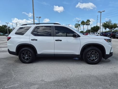 Used 2023 Honda Pilot TrailSport image 7