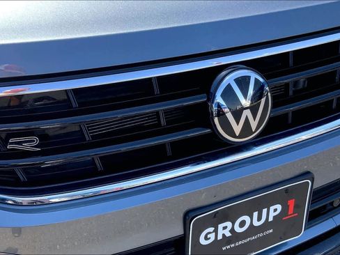 Used 2024 Volkswagen Tiguan SE R-Line FWD image 30