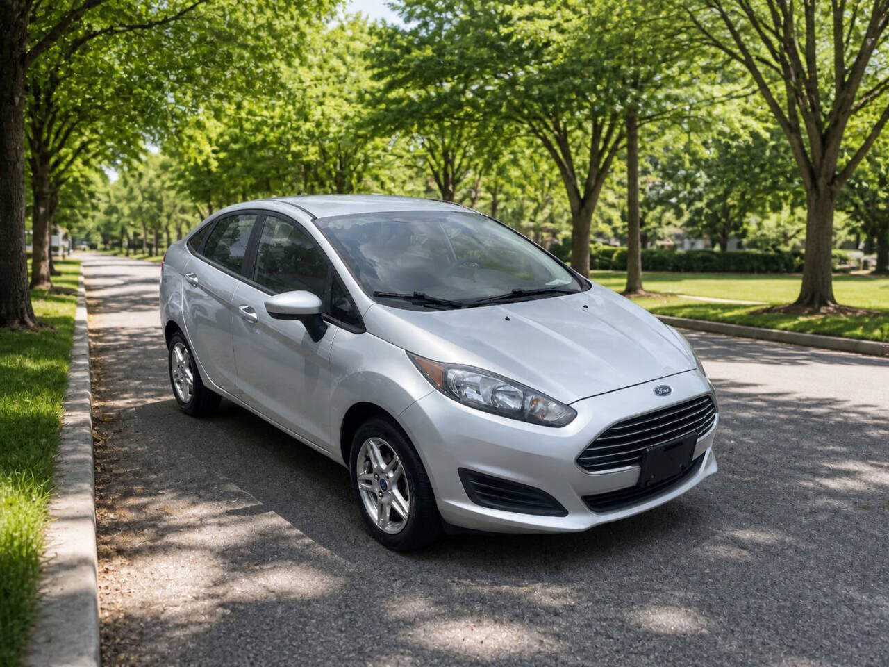 Used 2019 Ford Fiesta SE FWD image 1