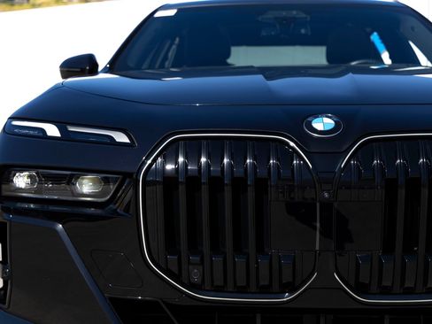 Used 2025 BMW 740i RWD image 9
