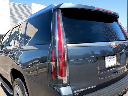 Used 2019 Cadillac Escalade Luxury AWD/4WD image 22