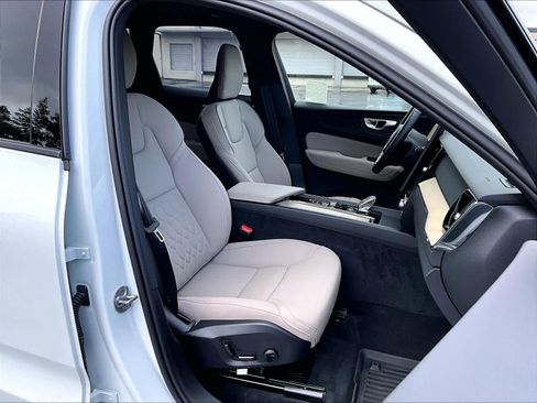 Used 2026 Volvo XC60 T8 Plus w/ Protection Package Premier image 9