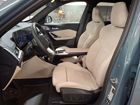 Used 2025 BMW X1 xDrive28i w/ Technology Package image 10
