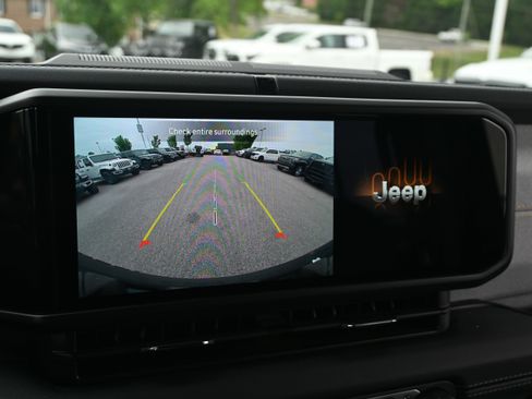 Used 2025 Jeep Wrangler Unlimited Sahara w/ Safety Group AWD/4WD image 23