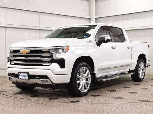 Used 2024 Chevrolet Silverado 1500 High Country w/ High Country Premium Package AWD/4WD image 3