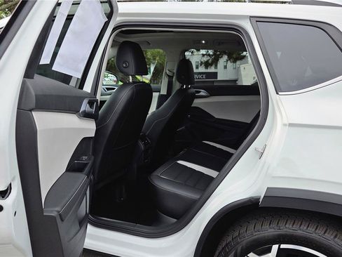 New 2026 Volkswagen Taos SEL AWD/4WD image 27