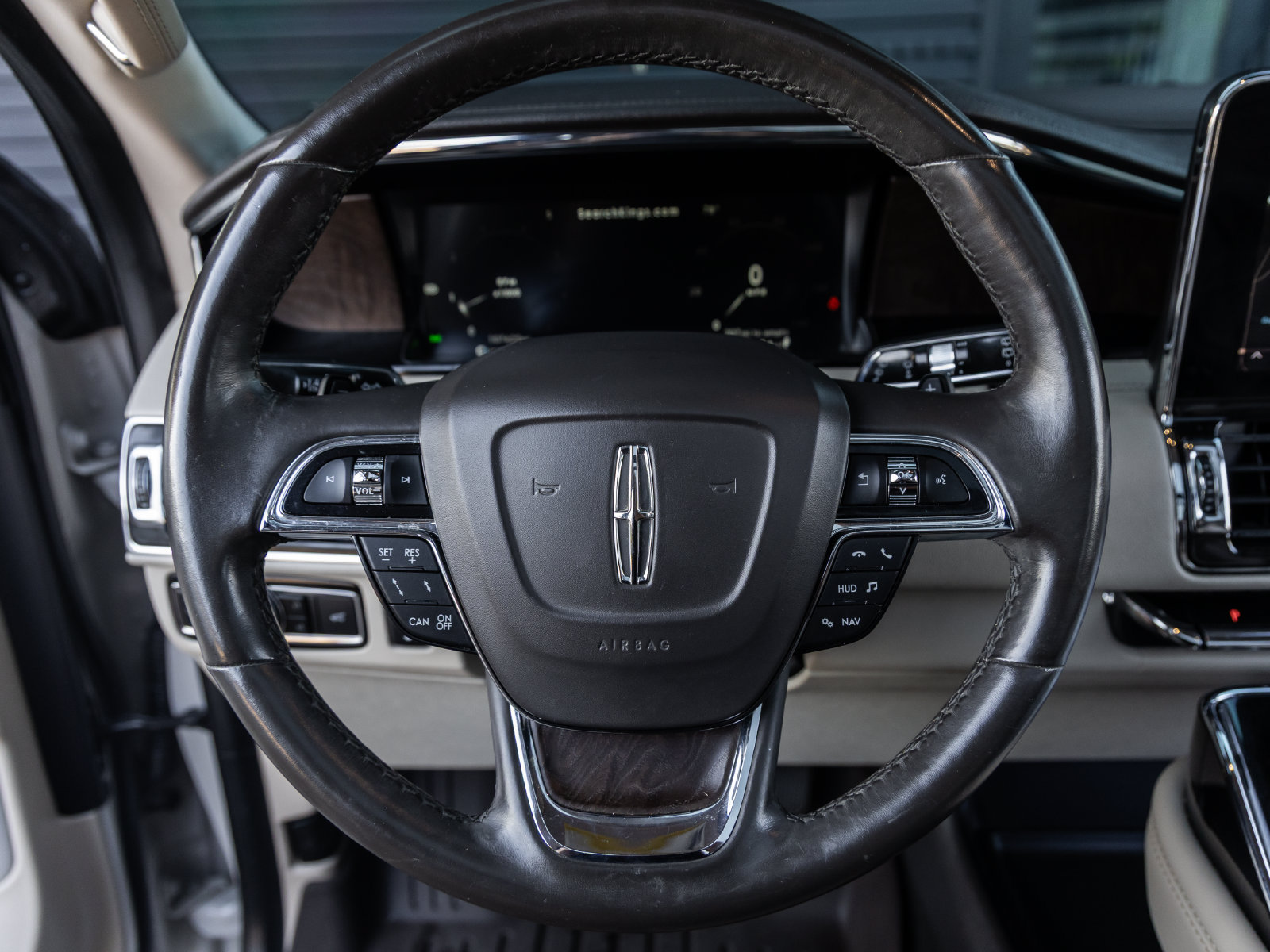 Used 2021 Lincoln Navigator Reserve w/ Luxury Package RWD image 28