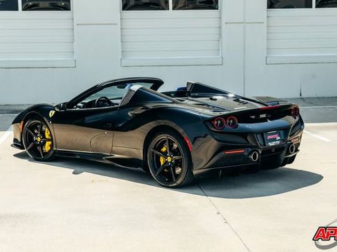 Used 2022 Ferrari F8 Tributo image 5