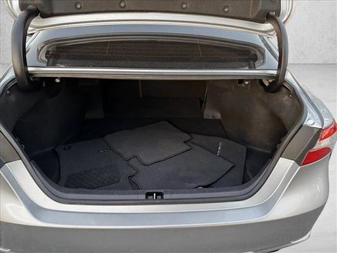 Used 2020 Toyota Camry SE image 8