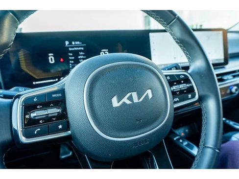 Used 2024 Kia Sorento S image 32