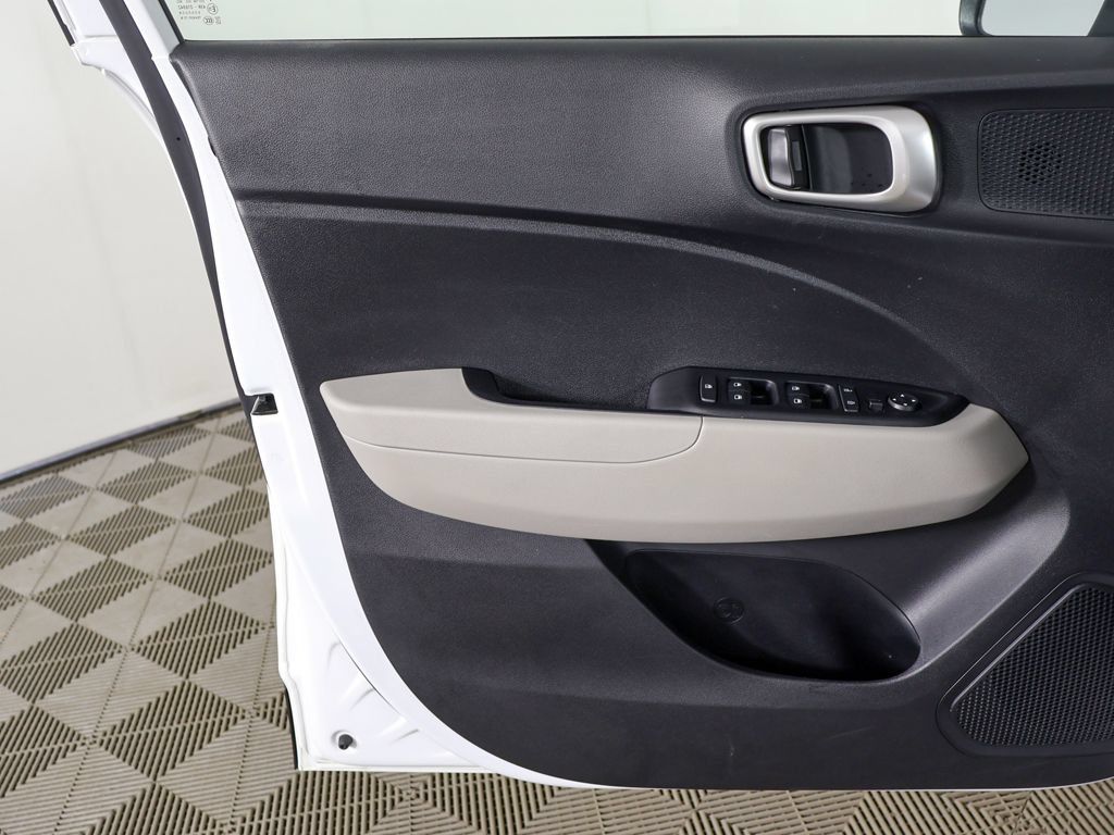 Certified 2026 Hyundai Venue SEL FWD image 19