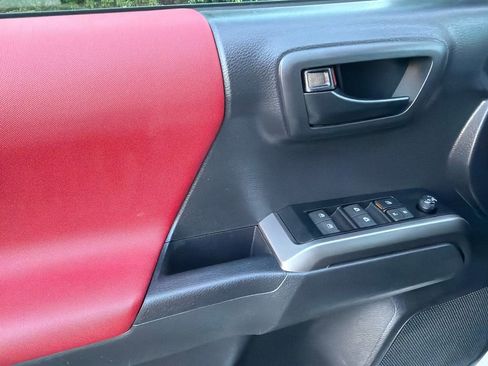 Used 2023 Toyota Tacoma SR5 AWD/4WD image 34