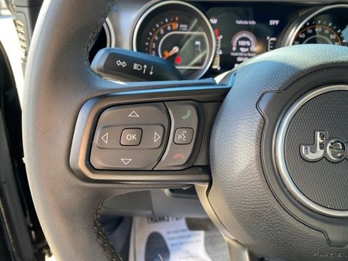 Used 2023 Jeep Gladiator Willys image 17