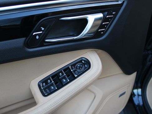 Used 2017 Porsche Macan S image 12