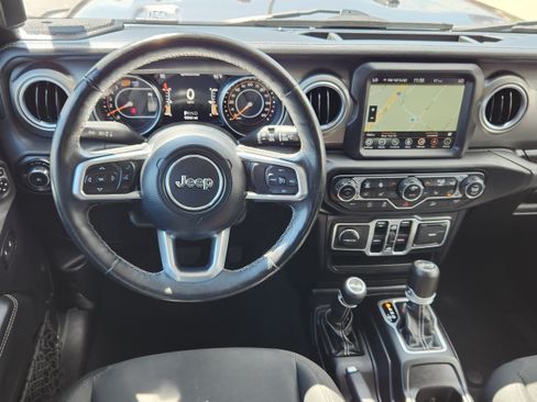 Used 2018 Jeep Wrangler Unlimited Sahara AWD/4WD image 9