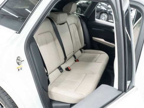 Used 2022 Audi Q4 e-tron Prestige image 12