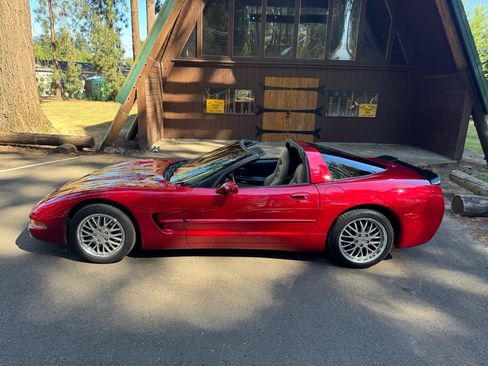 Used 2002 Chevrolet Corvette Coupe w/ Preferred Equipment Group1 RWD image 11