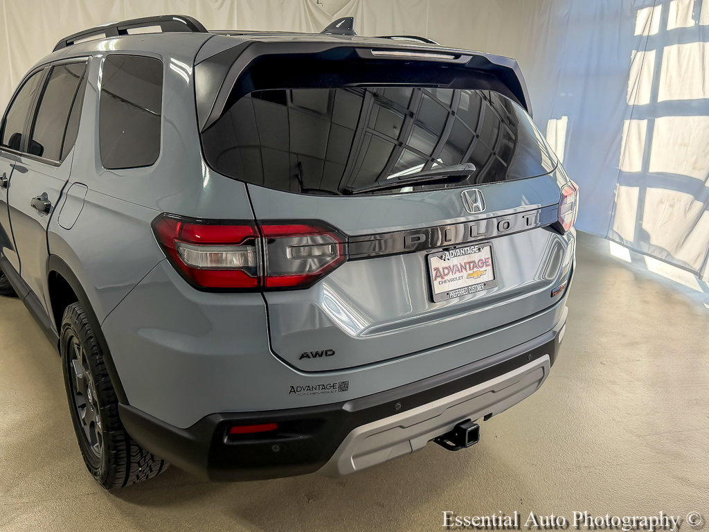 Used 2025 Honda Pilot TrailSport image 7