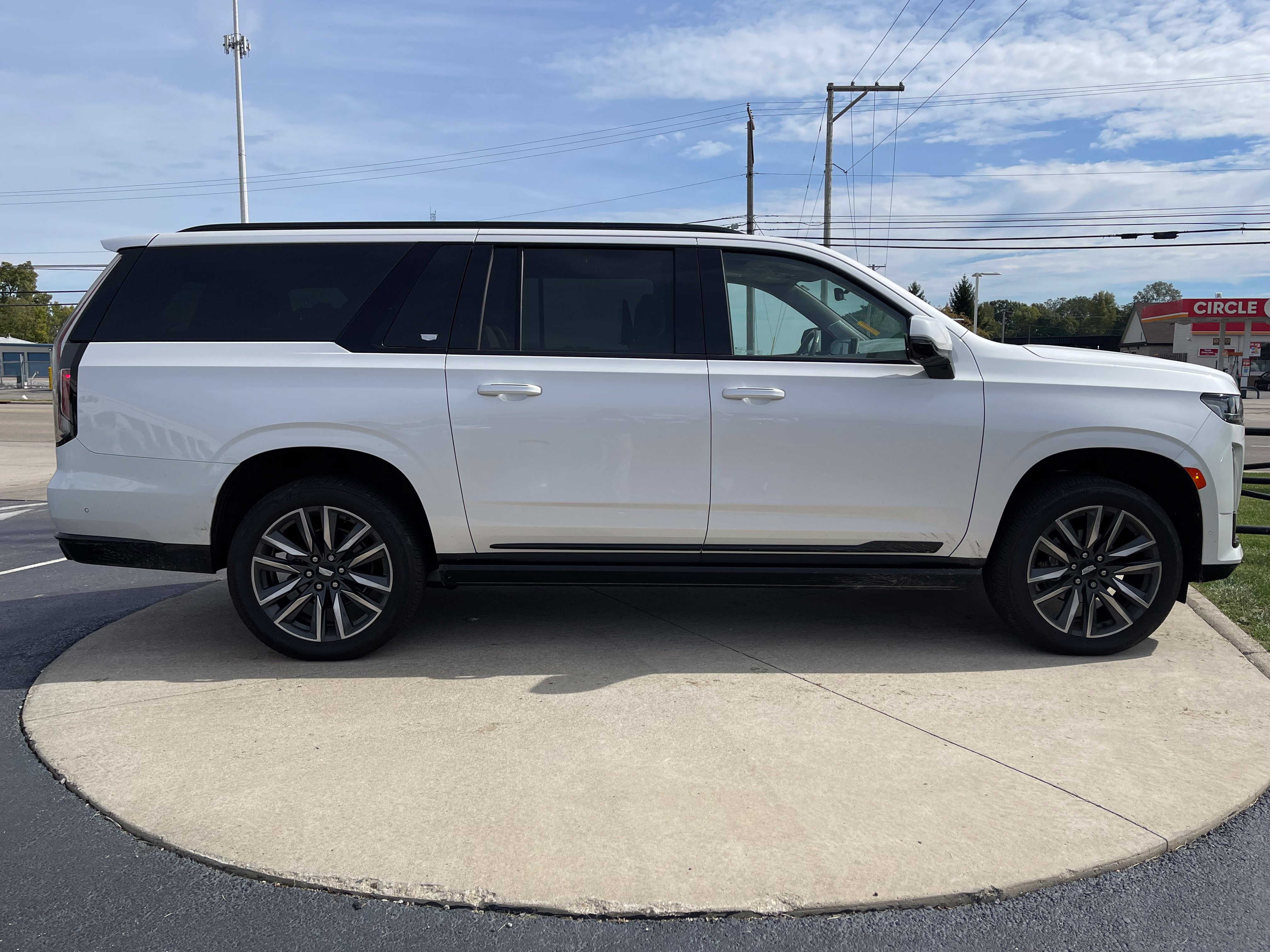 Used 2021 Cadillac Escalade ESV Sport Platinum w/ Heavy-Duty Trailer Package AWD/4WD image 8