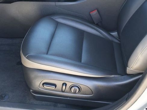 Used 2025 Chevrolet Trax ACTIV w/ Sunroof Package FWD image 14