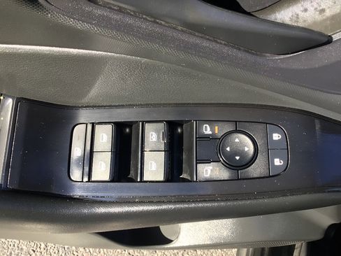 Used 2024 Nissan Rogue S AWD/4WD image 6