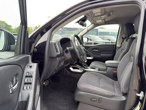 Used 2023 Nissan Frontier SV w/ Technology Package AWD/4WD image 11