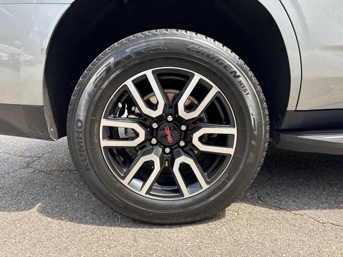 Used 2024 GMC Yukon AT4 AWD/4WD image 19