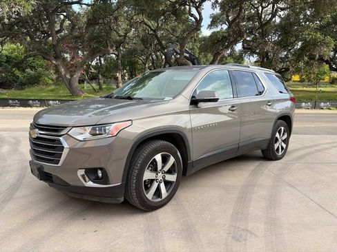 Used 2018 Chevrolet Traverse LT FWD image 1