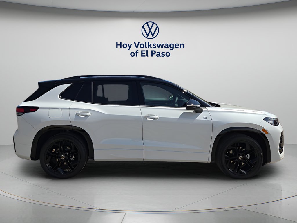 New 2026 Volkswagen Tiguan SE R-Line FWD image 2