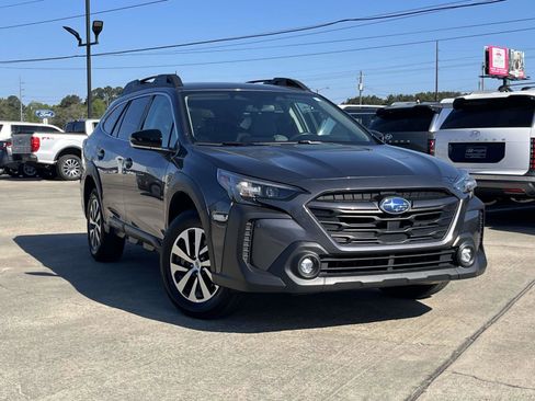 Used 2024 Subaru Outback Premium AWD/4WD image 1
