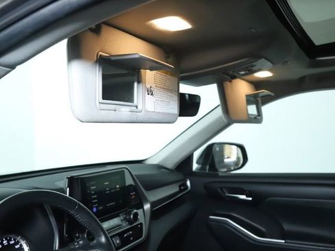 Used 2023 Toyota Highlander Limited image 28