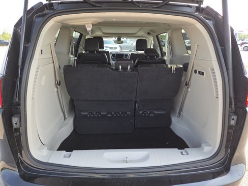 Used 2020 Chrysler Pacifica Limited FWD image 21