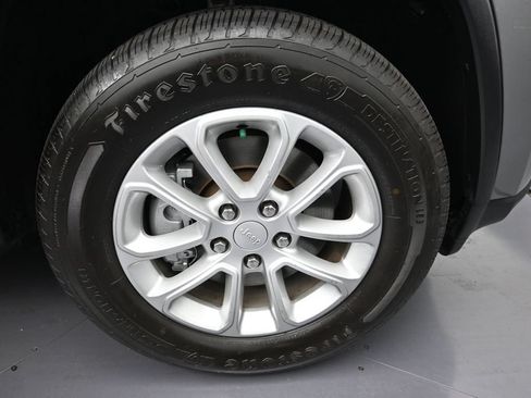 Used 2021 Jeep Grand Cherokee Laredo RWD image 9