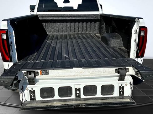 Used 2025 GMC Sierra 3500 SLT w/ X31 Off-Road Package AWD/4WD image 19