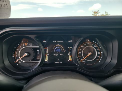 Used 2024 Jeep Gladiator Mojave AWD/4WD image 30