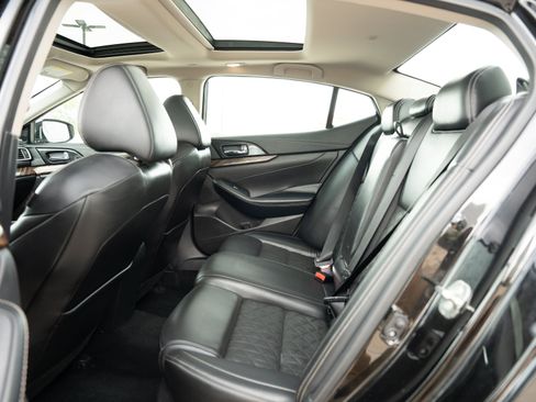 Used 2017 Nissan Maxima Platinum w/ Medallion Package FWD image 19