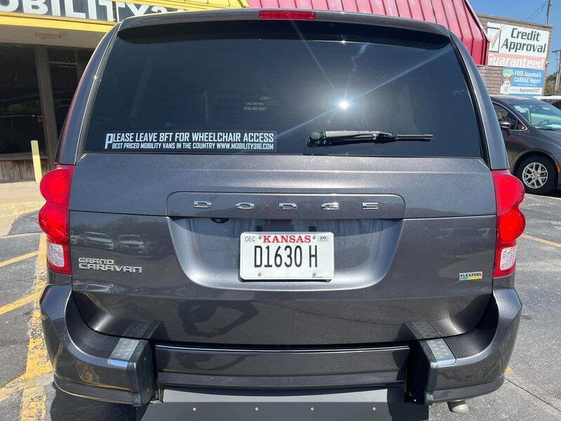 Used 2019 Dodge Grand Caravan SE w/ UConnect Hands-Free Group FWD image 11