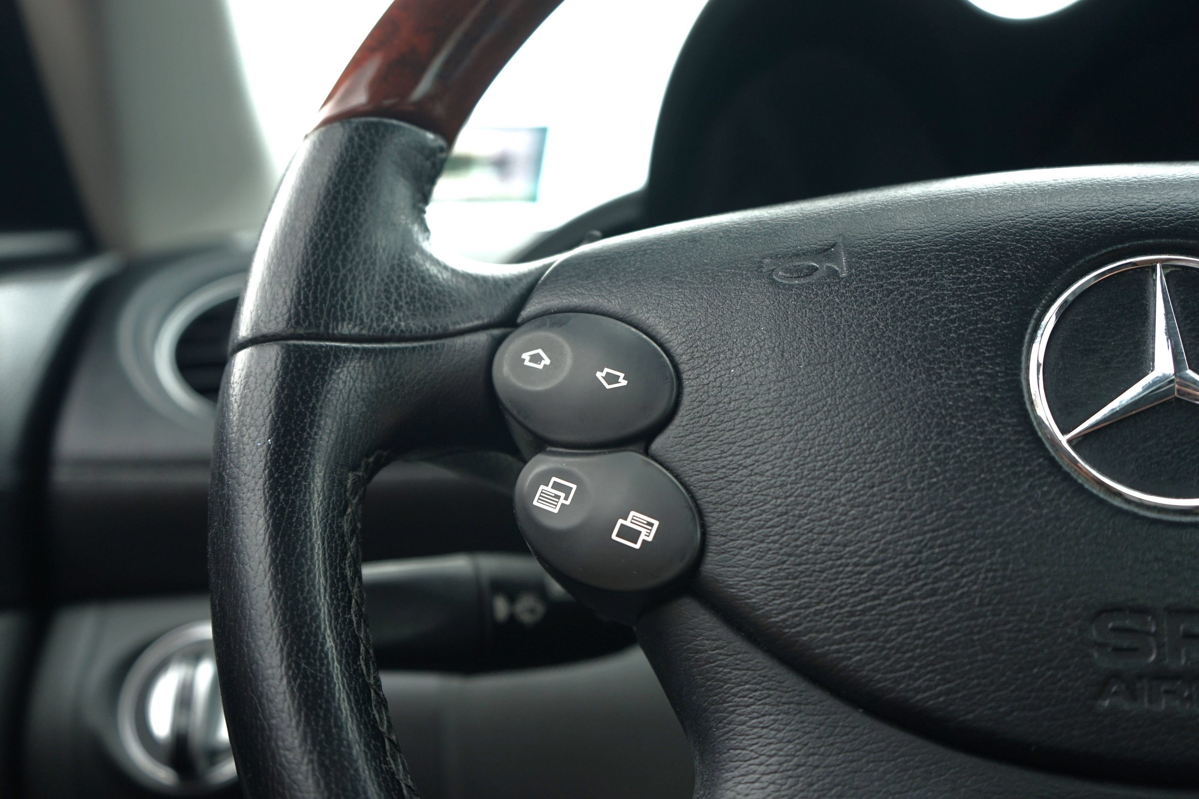 Used 2005 Mercedes-Benz SL 500 image 22