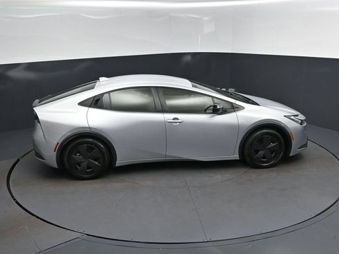 Used 2024 Toyota Prius LE FWD image 35