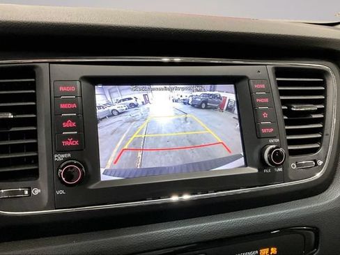 Used 2019 Kia Sedona LX FWD image 21