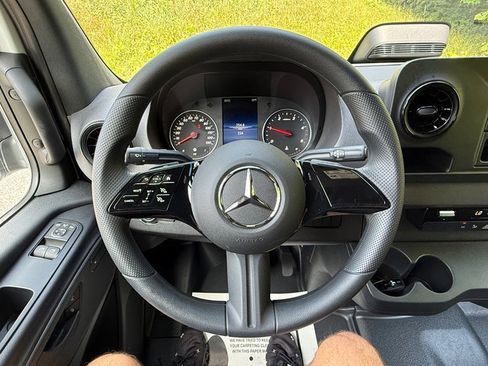 Used 2025 Mercedes-Benz Sprinter 2500 image 20