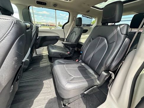 Used 2019 Chrysler Pacifica Touring-L Plus w/ Advanced Safetytec Group FWD image 20