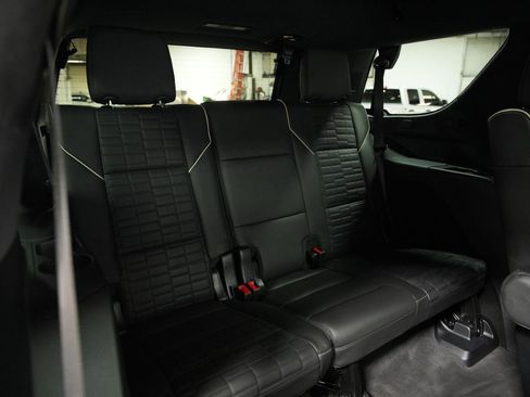 Used 2025 Cadillac Escalade Sport Platinum image 16