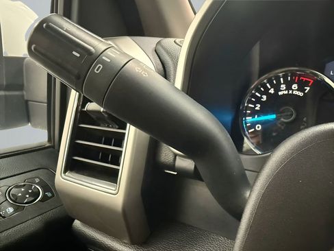 Used 2020 Ford F150 Lariat w/ Equipment Group 501A Mid image 18