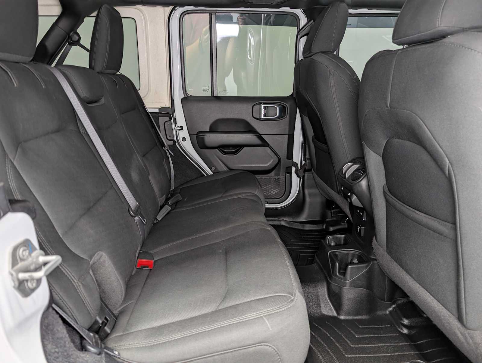 Used 2022 Jeep Wrangler Unlimited Sahara AWD/4WD image 41